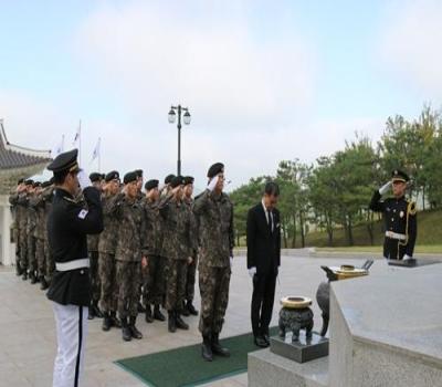 122연대 전입신병 참배 이미지