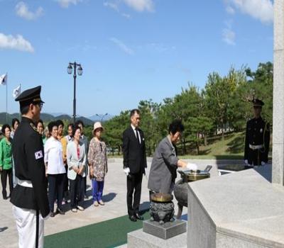 대한민국전몰군경미망인회경북예천군지회 참배 이미지