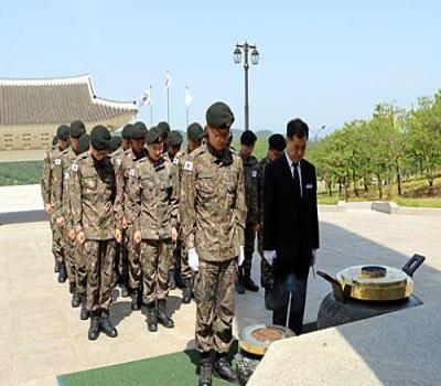 제21항공단 전입신병 참배 이미지