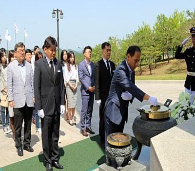 대구은행 부행장 참배 이미지