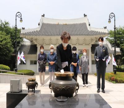 대한민국전몰군경미망인회 서초구지회 참배 이미지