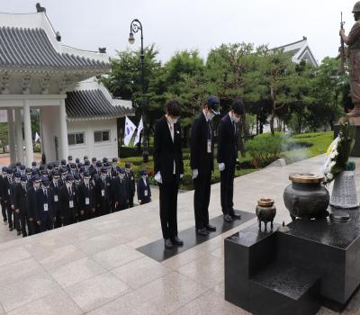 대한민국무공수훈자회 서울특별시지부장 외 관할지회장 참배 이미지