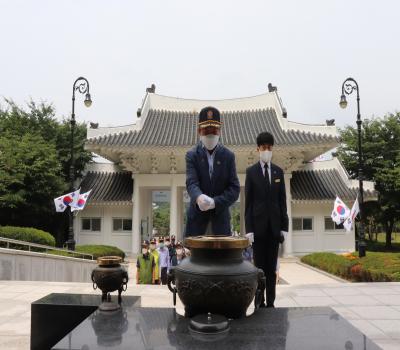 대한민국월남전참전자회 서울도봉구지회장 참배 이미지