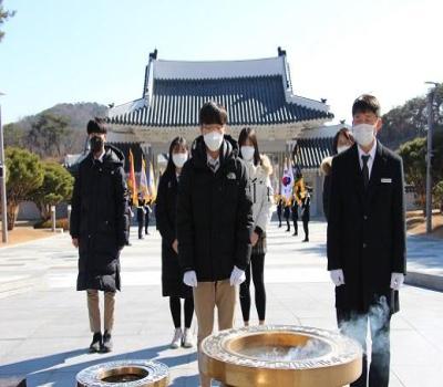 단성중학교 학생 여러분들의 현충탑참배 이미지