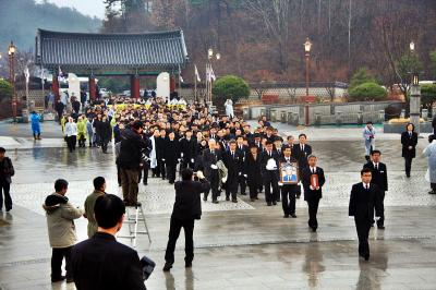 2010. 12. 8(수) 故 리영희 5.18민주유공자님 안장식 이미지