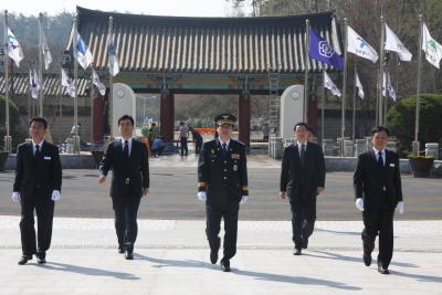 2013.4.22. 박석일 광주북부경찰서장 참배 이미지