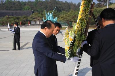 2013.5.13(월)장휘국 교육감 참배 이미지