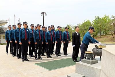 경산경찰서 신임순경 현충탑 참배 이미지